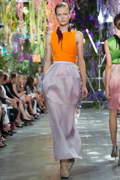 Look 32